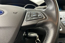 valkoinen Ford Focus 2017 kuva 16.