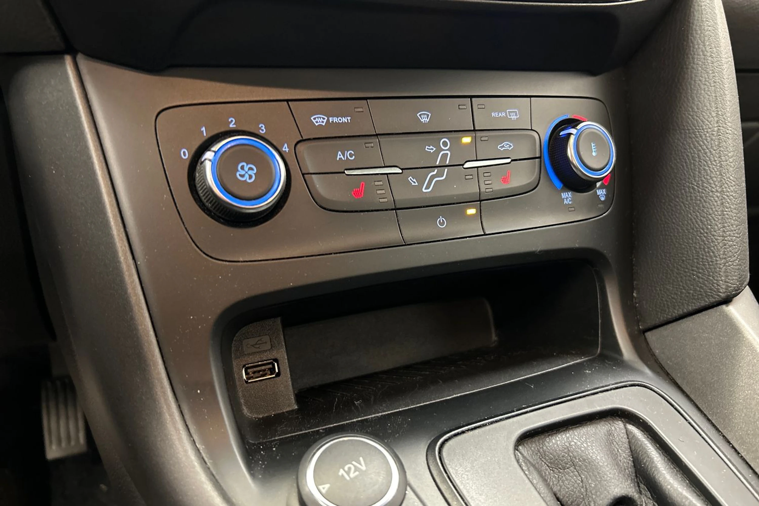 valkoinen Ford Focus 2017 kuva 18.