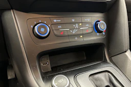 valkoinen Ford Focus 2017 kuva 18.