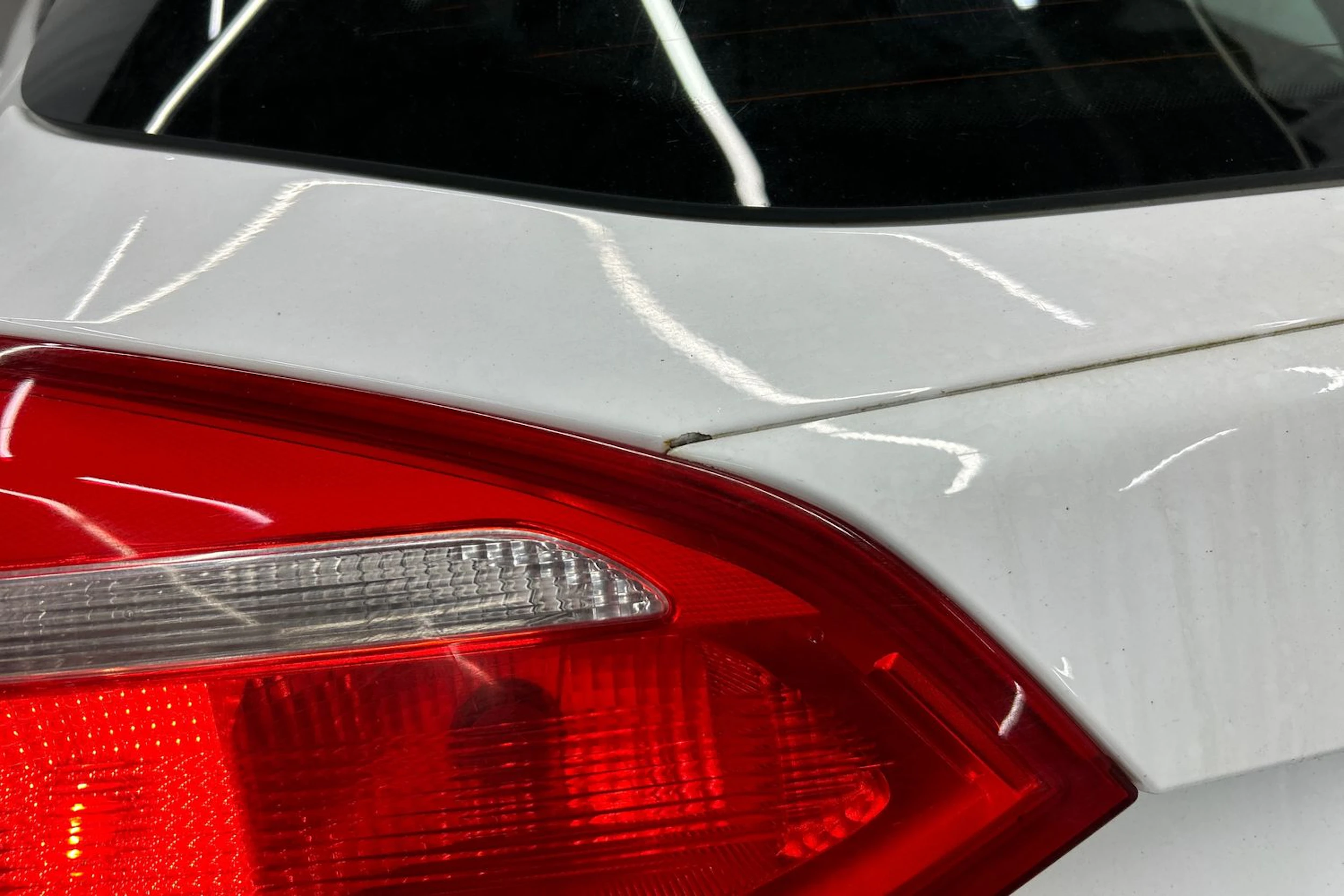 valkoinen Ford Focus 2017 kuva 23.