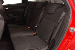 punainen Ford Focus 2017 kuva 10.