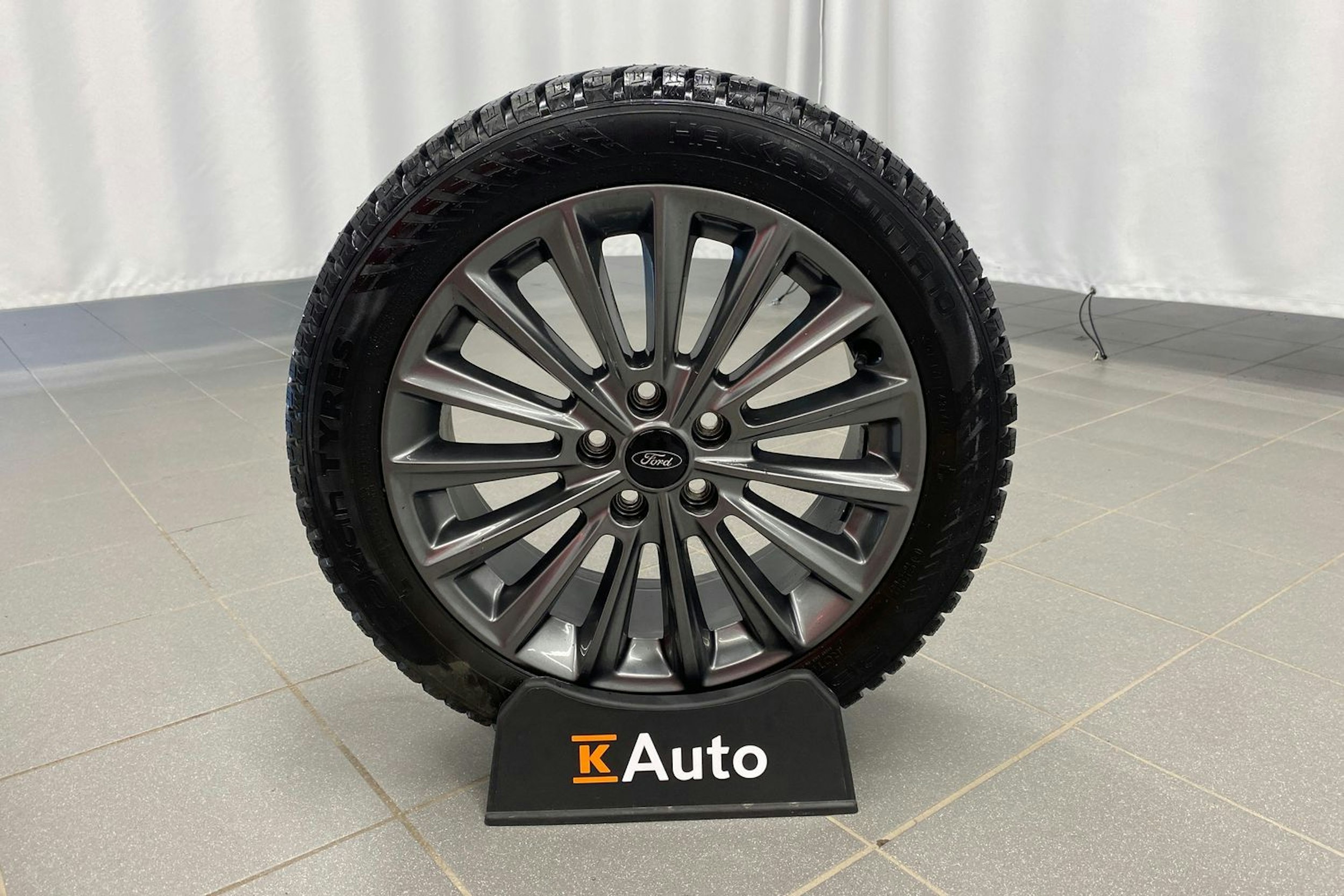 punainen Ford Focus 2017 kuva 13.