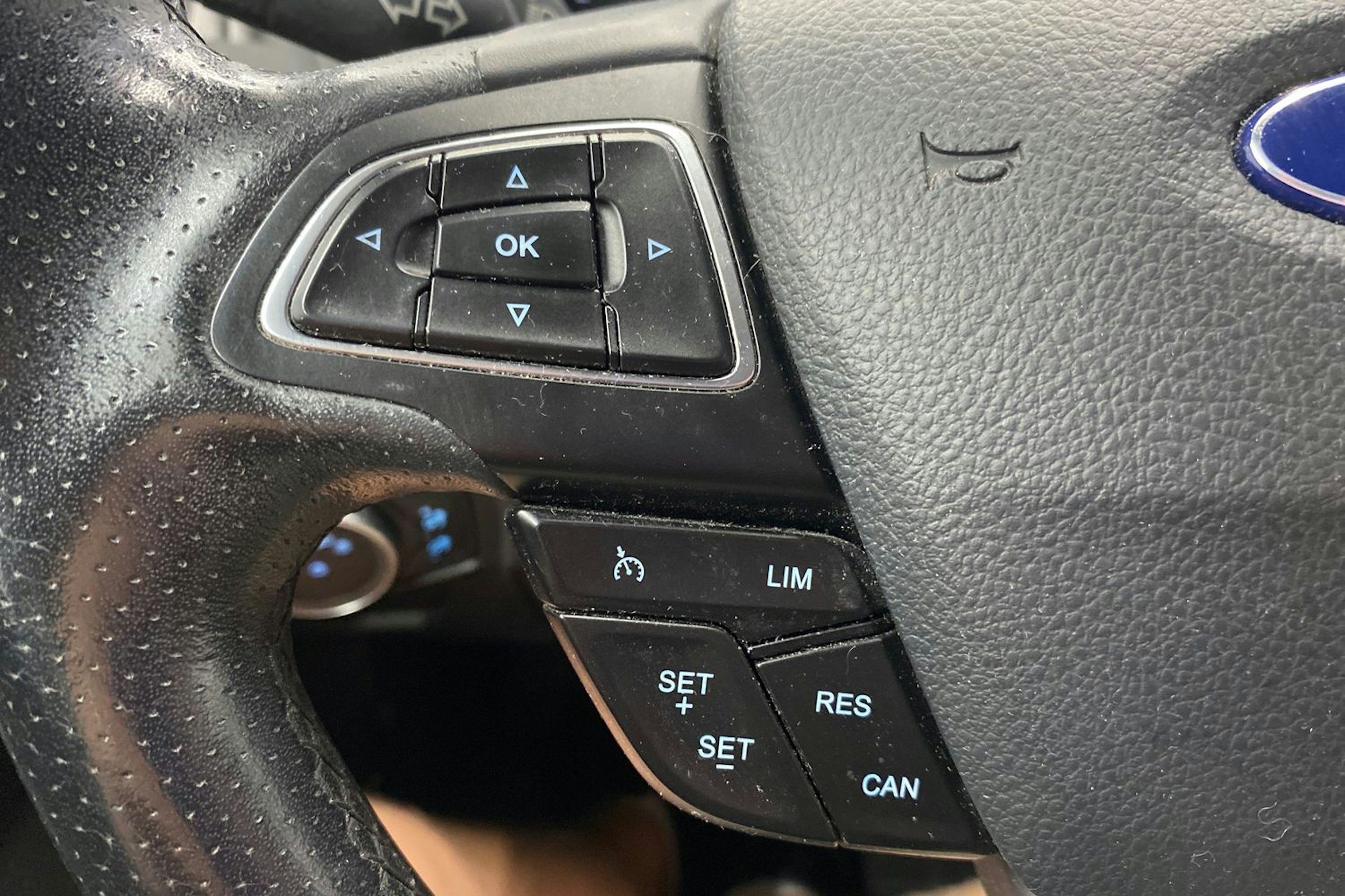 punainen Ford Focus 2017 kuva 17.