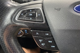 punainen Ford Focus 2017 kuva 17.