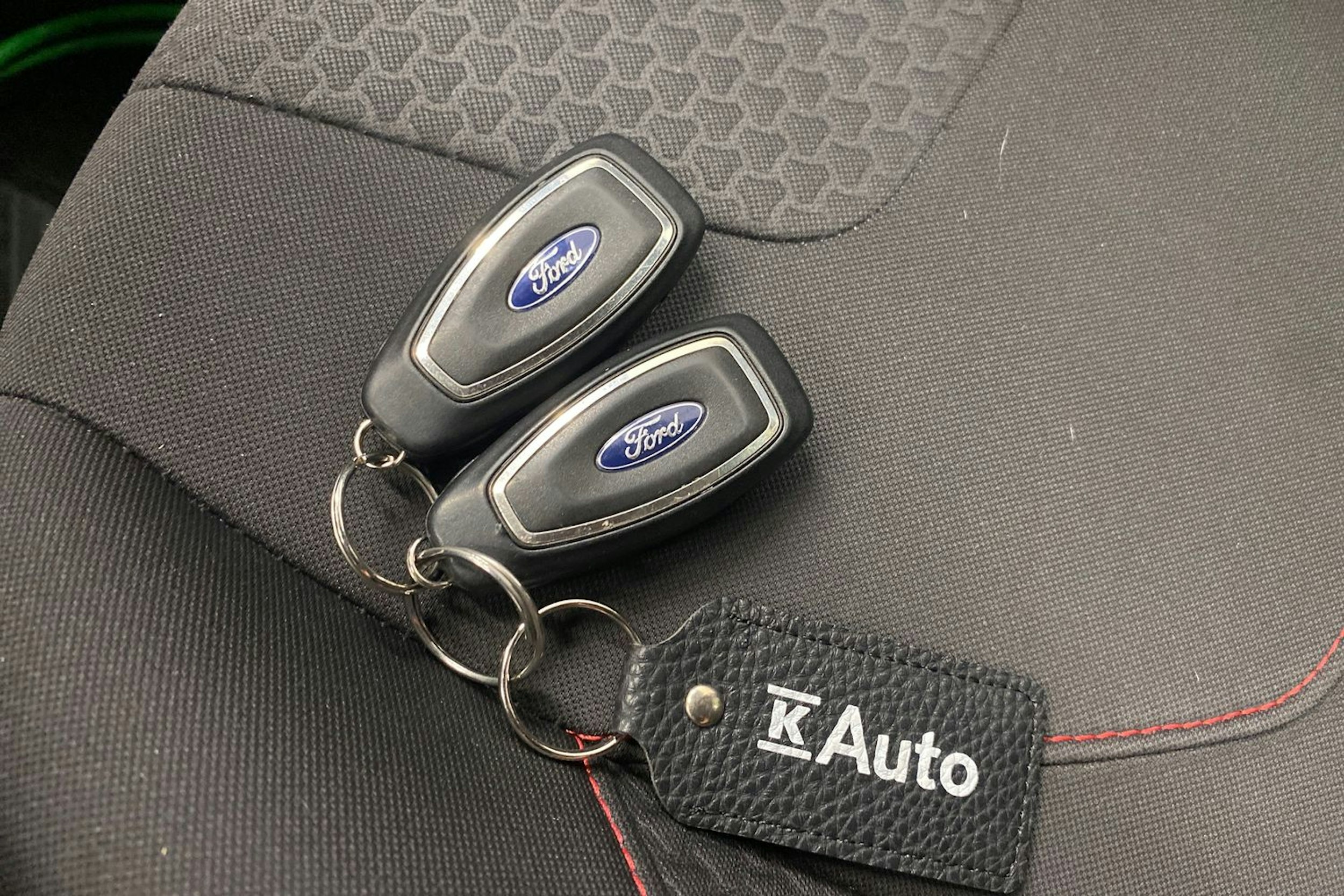 punainen Ford Focus 2017 kuva 21.