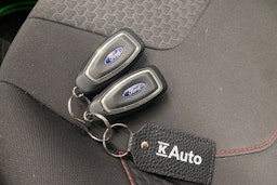 punainen Ford Focus 2017 kuva 21.