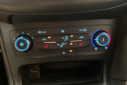 punainen Ford Focus 2017 kuva 22.