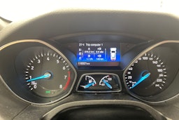 punainen Ford Focus 2017 kuva 27.