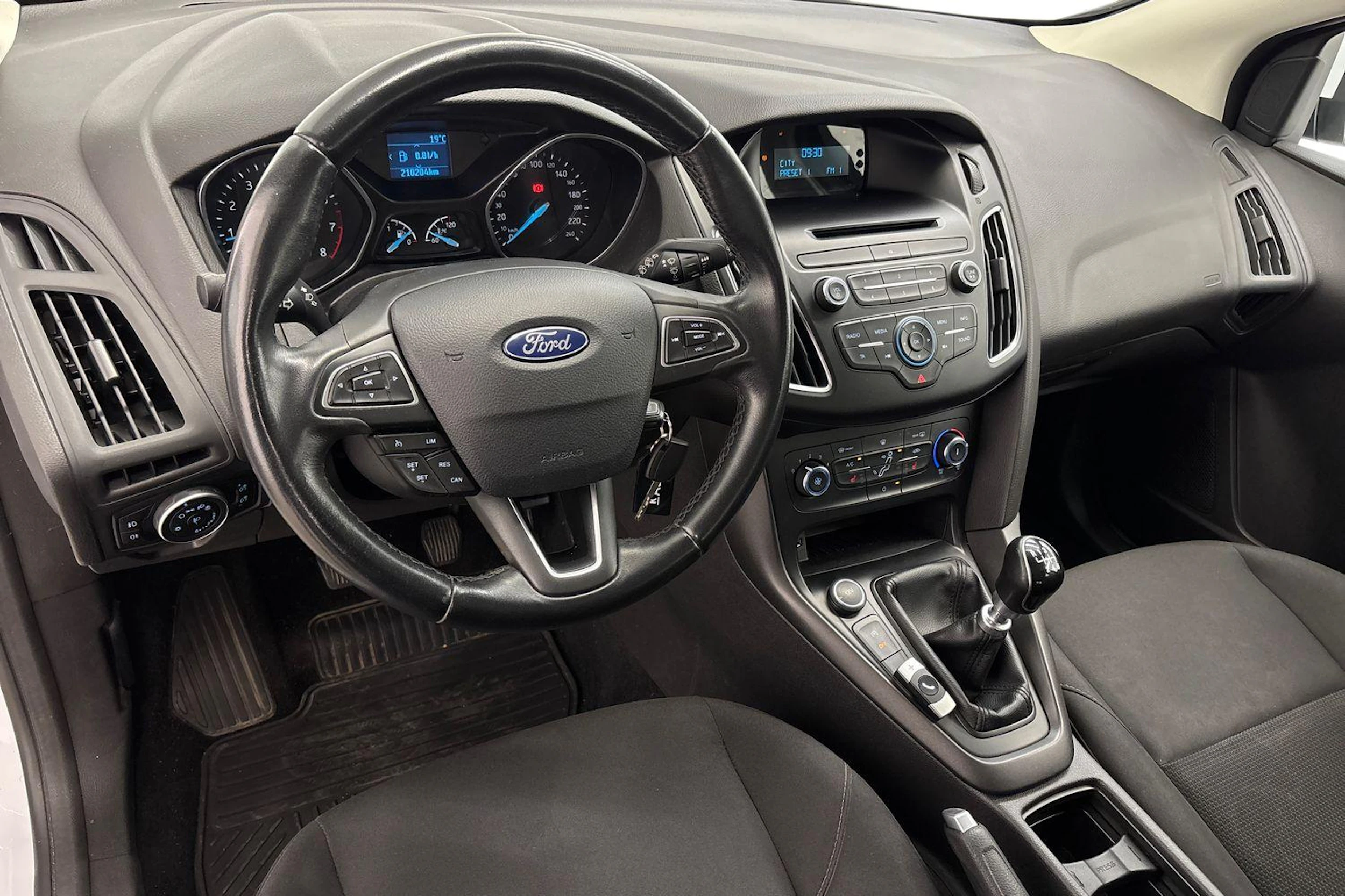 Valkoinen Ford FOCUS 2017 kuva 6.
