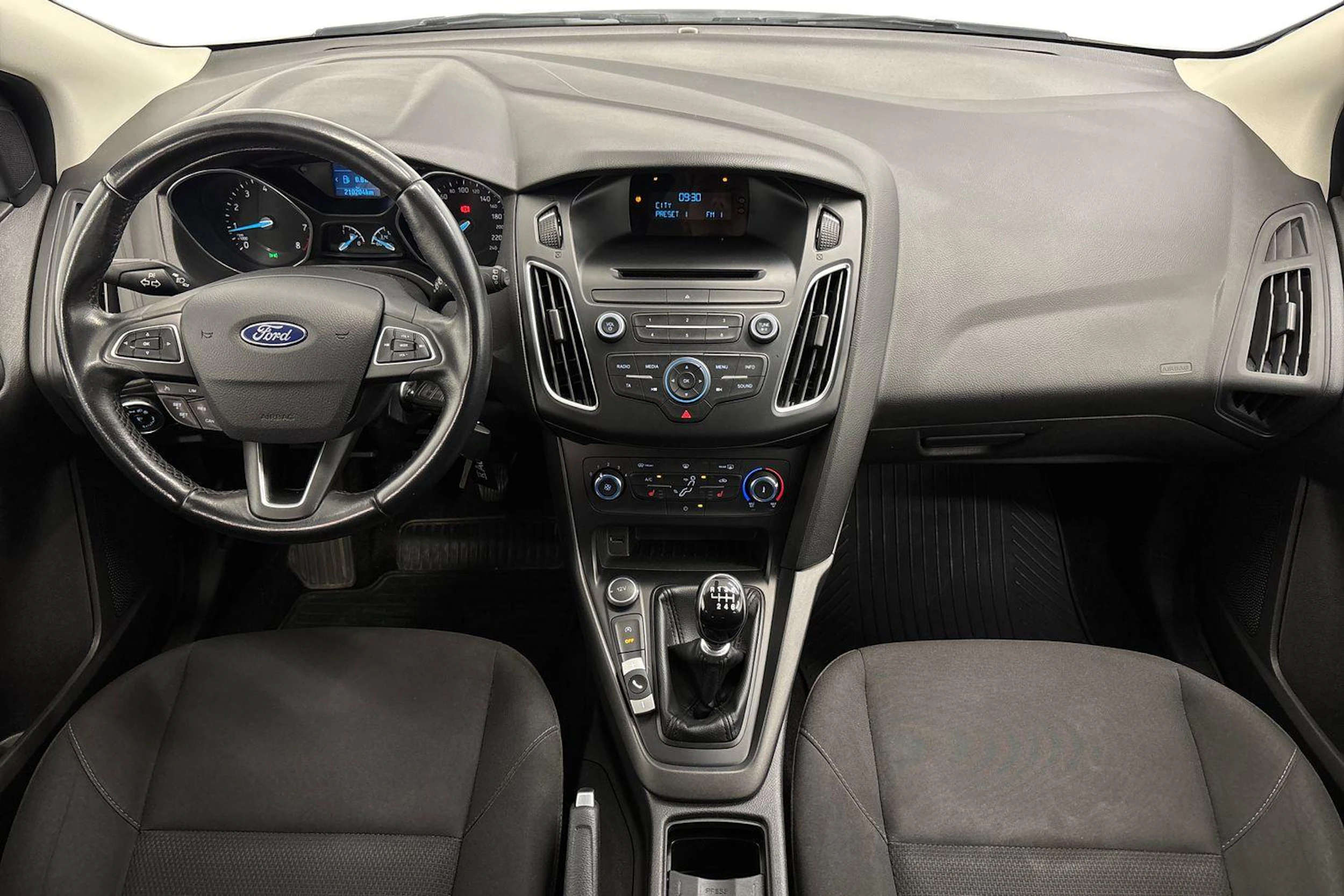 Valkoinen Ford FOCUS 2017 kuva 7.