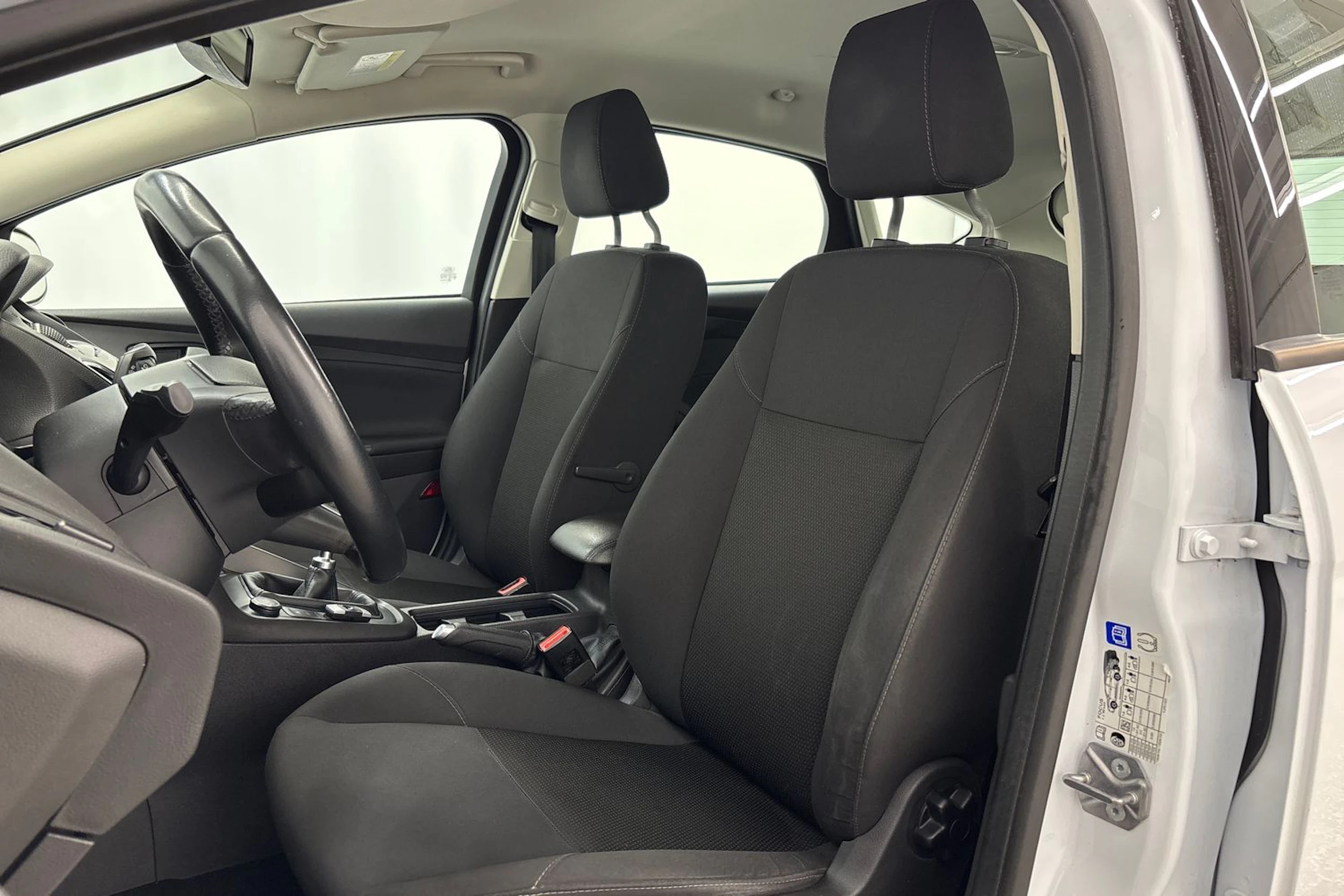 Valkoinen Ford FOCUS 2017 kuva 11.