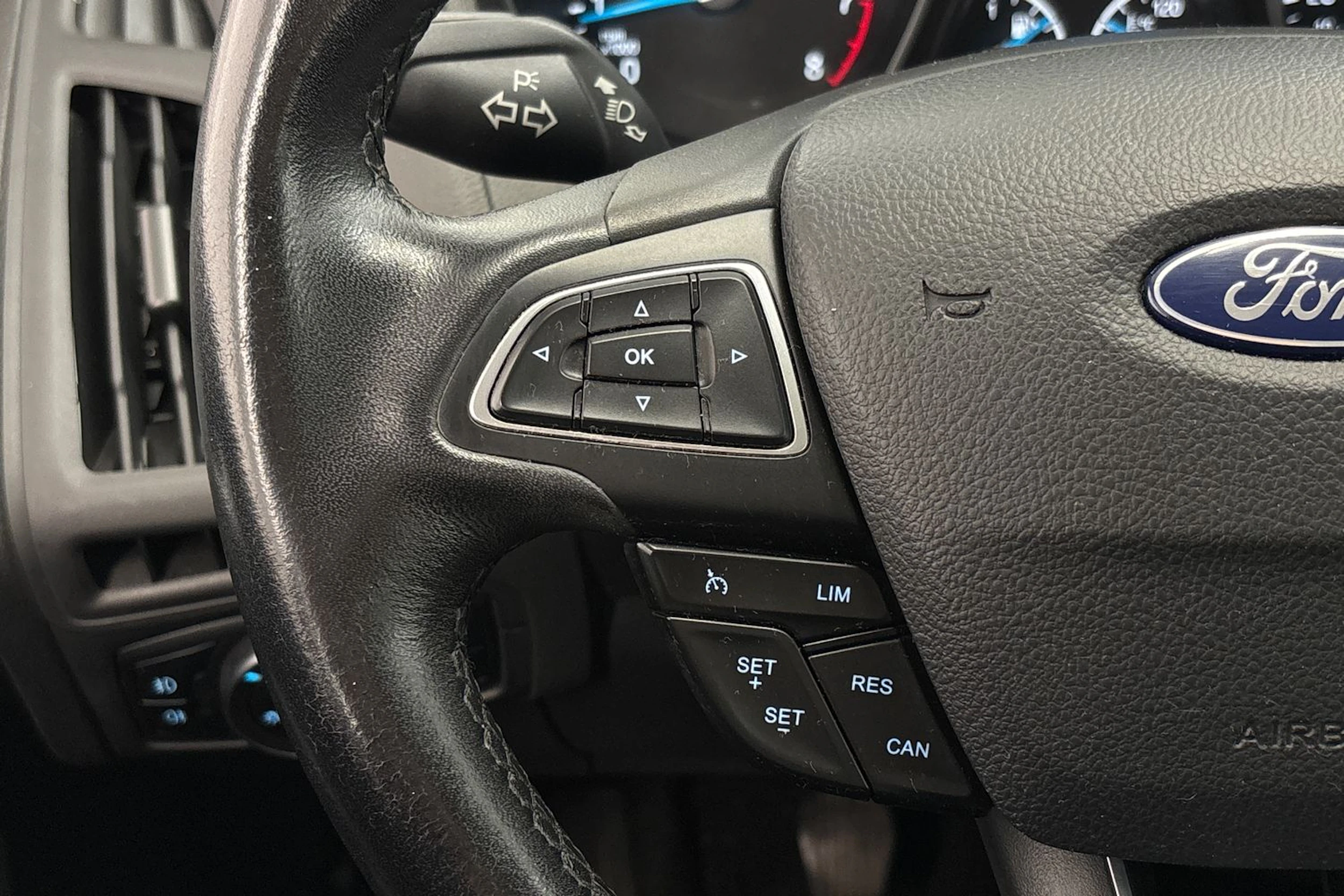 Valkoinen Ford FOCUS 2017 kuva 13.