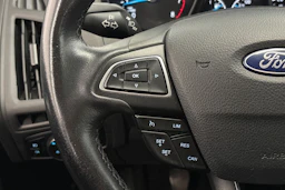Valkoinen Ford FOCUS 2017 kuva 13.