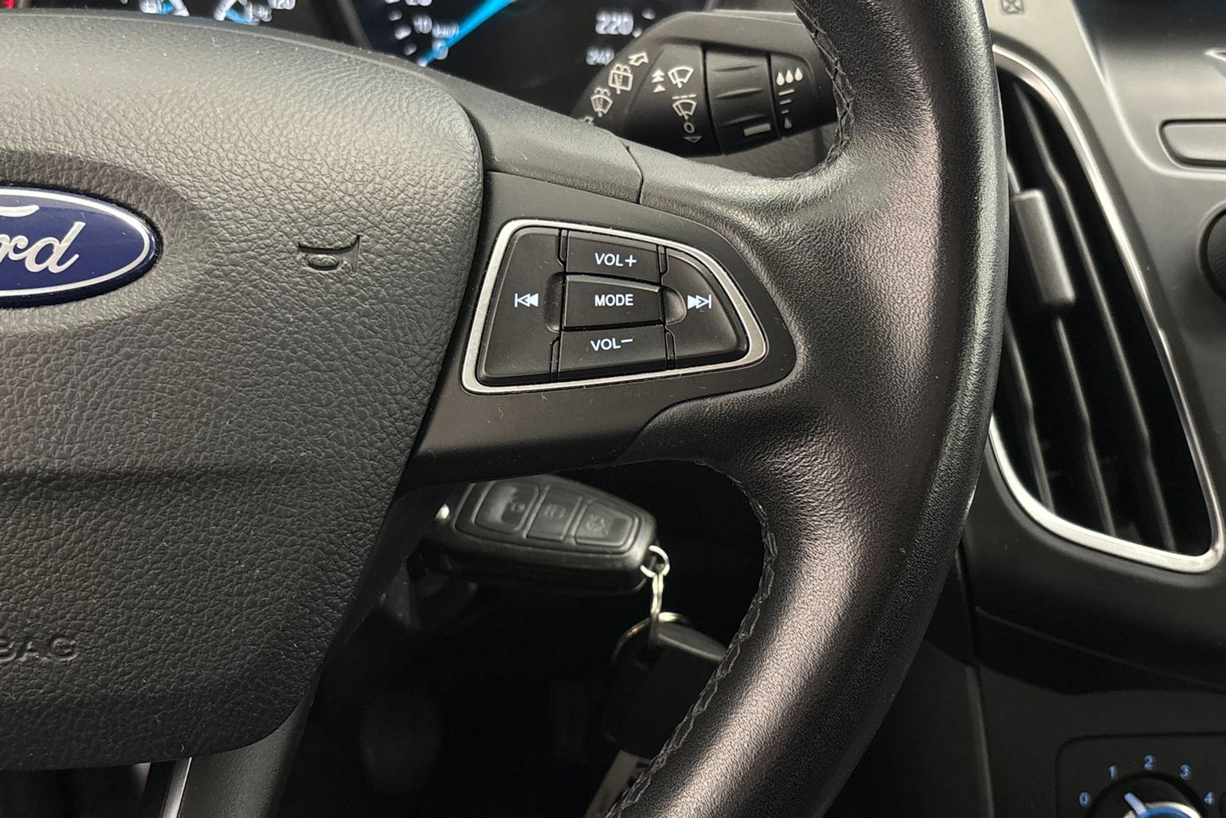 Valkoinen Ford FOCUS 2017 kuva 14.