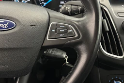 Valkoinen Ford FOCUS 2017 kuva 14.