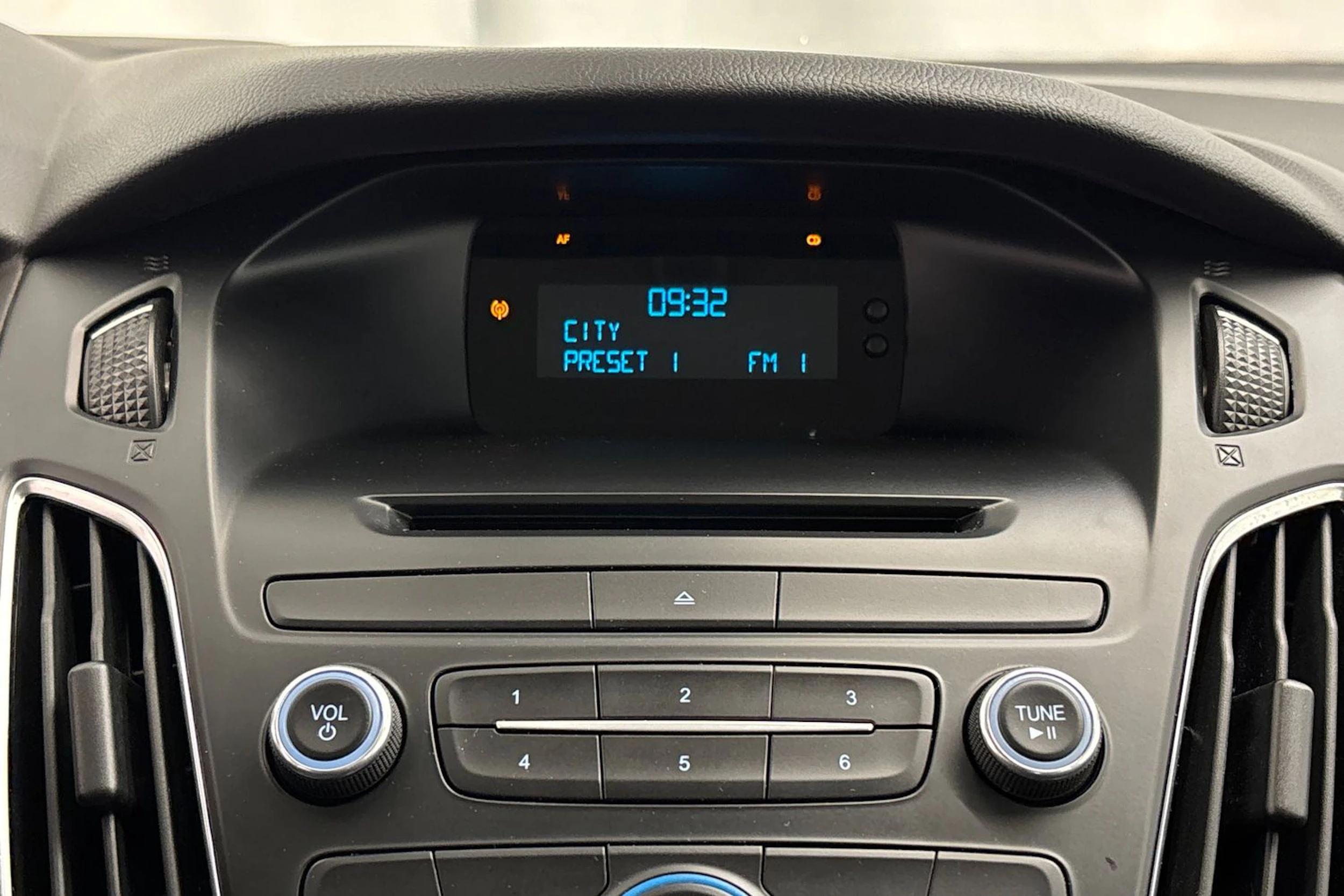 Valkoinen Ford FOCUS 2017 kuva 17.