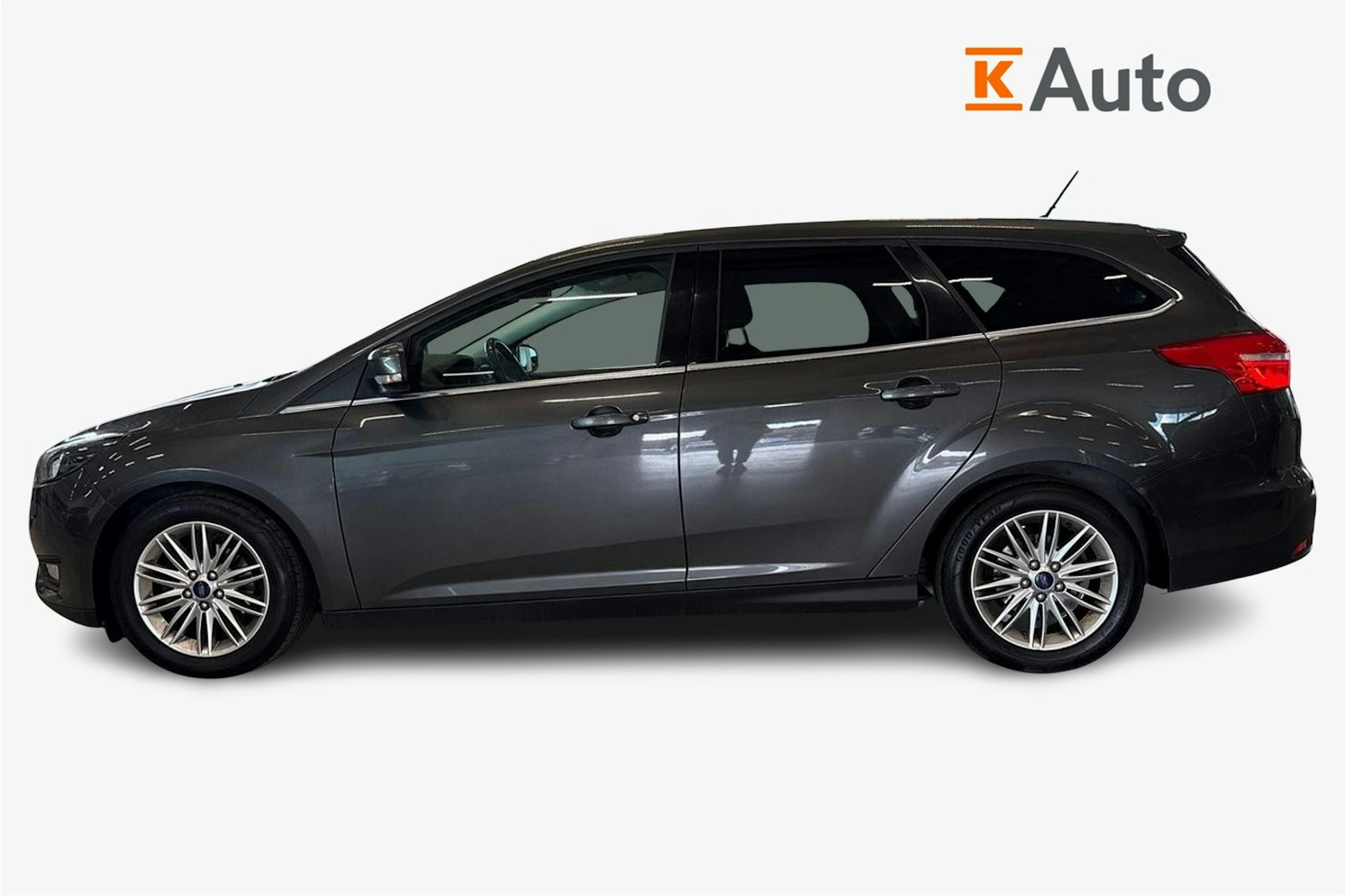 harmaa Ford Focus 2017 kuva 6.