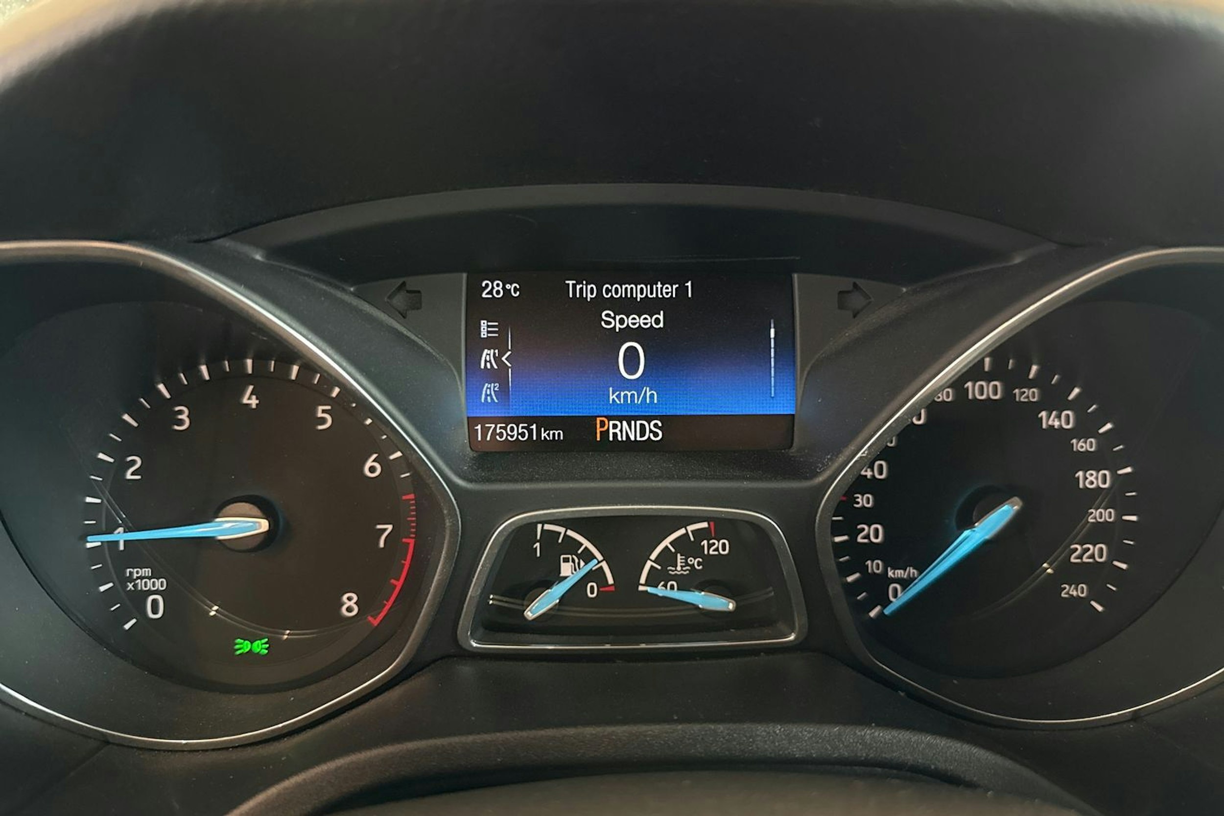 harmaa Ford Focus 2017 kuva 16.