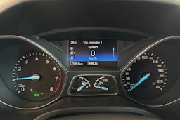 harmaa Ford Focus 2017 kuva 16.