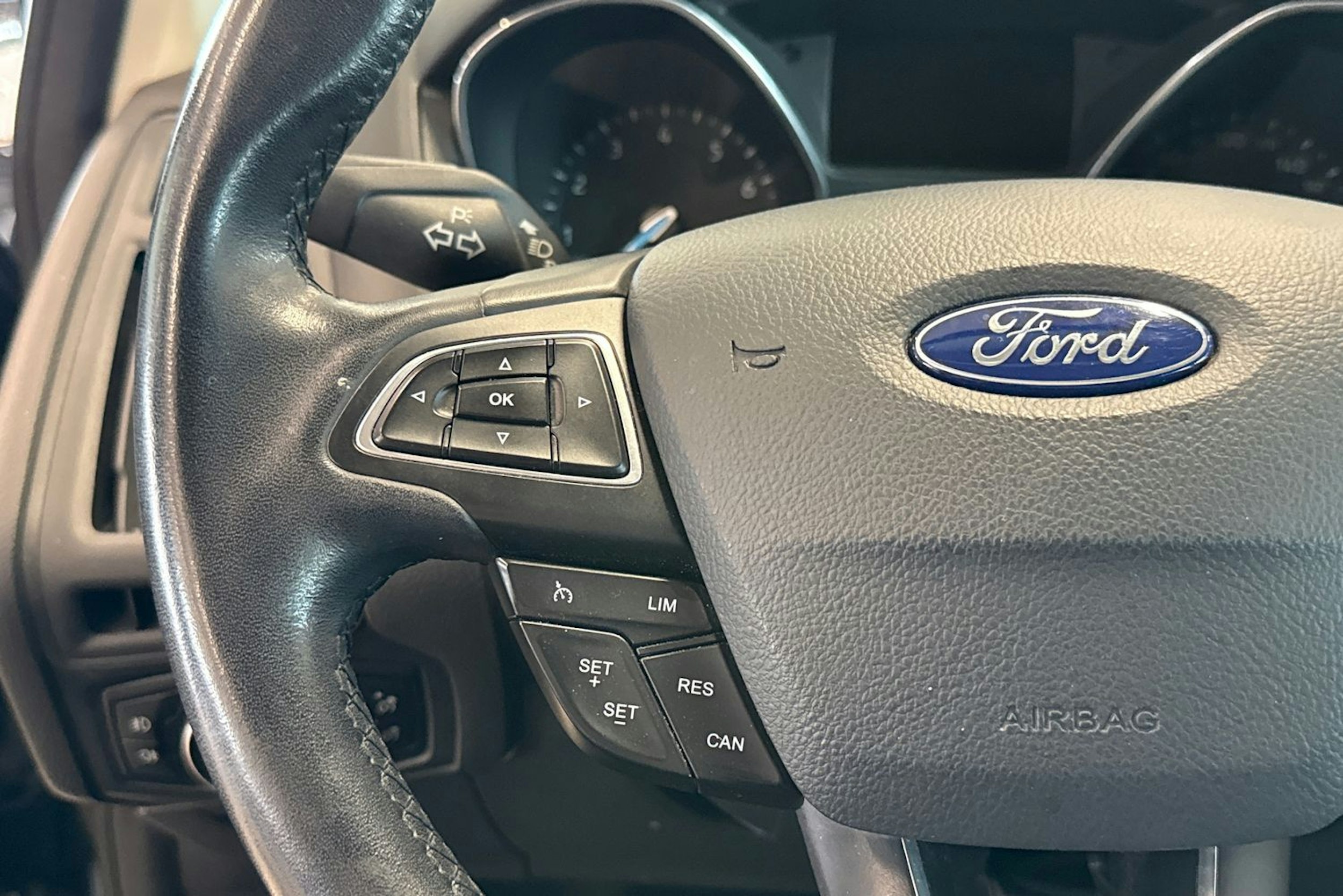 harmaa Ford Focus 2017 kuva 18.