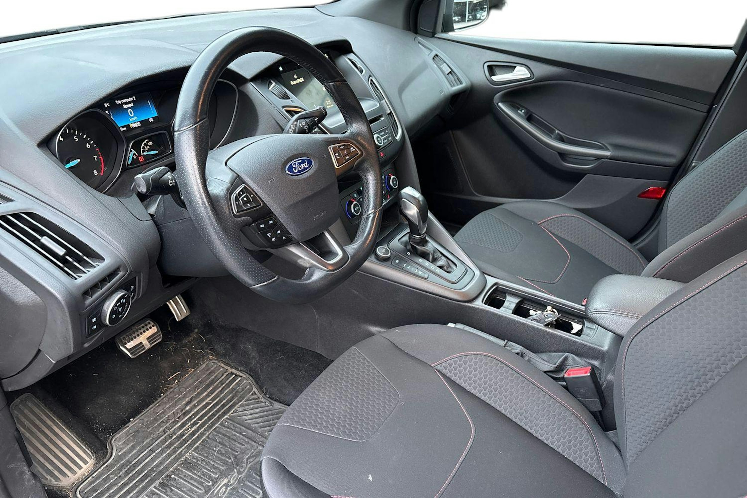 harmaa Ford Focus 2017 kuva 3.