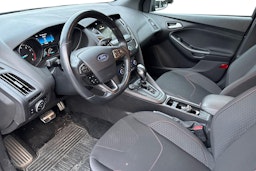harmaa Ford Focus 2017 kuva 3.
