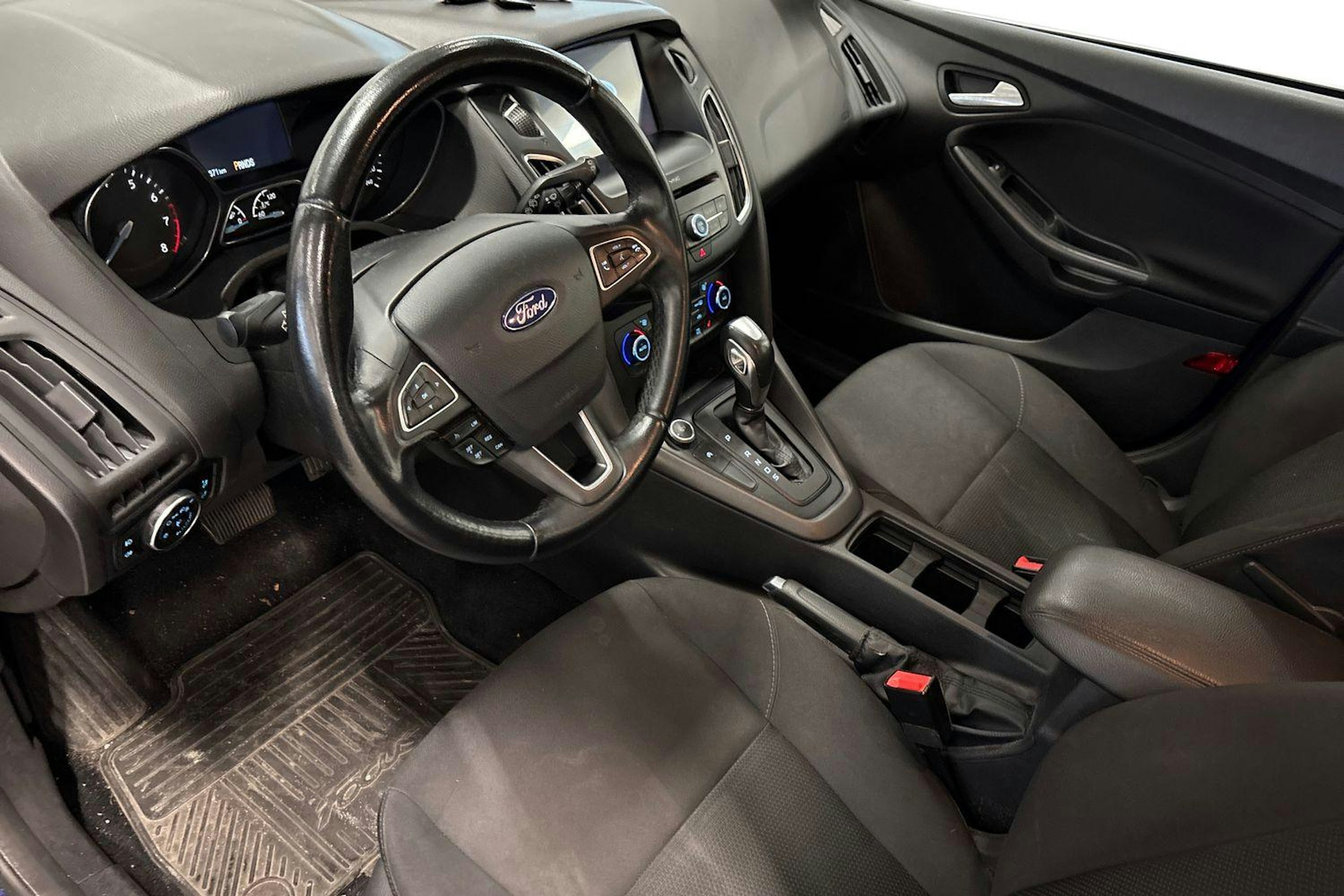 sininen Ford Focus 2017 kuva 3.