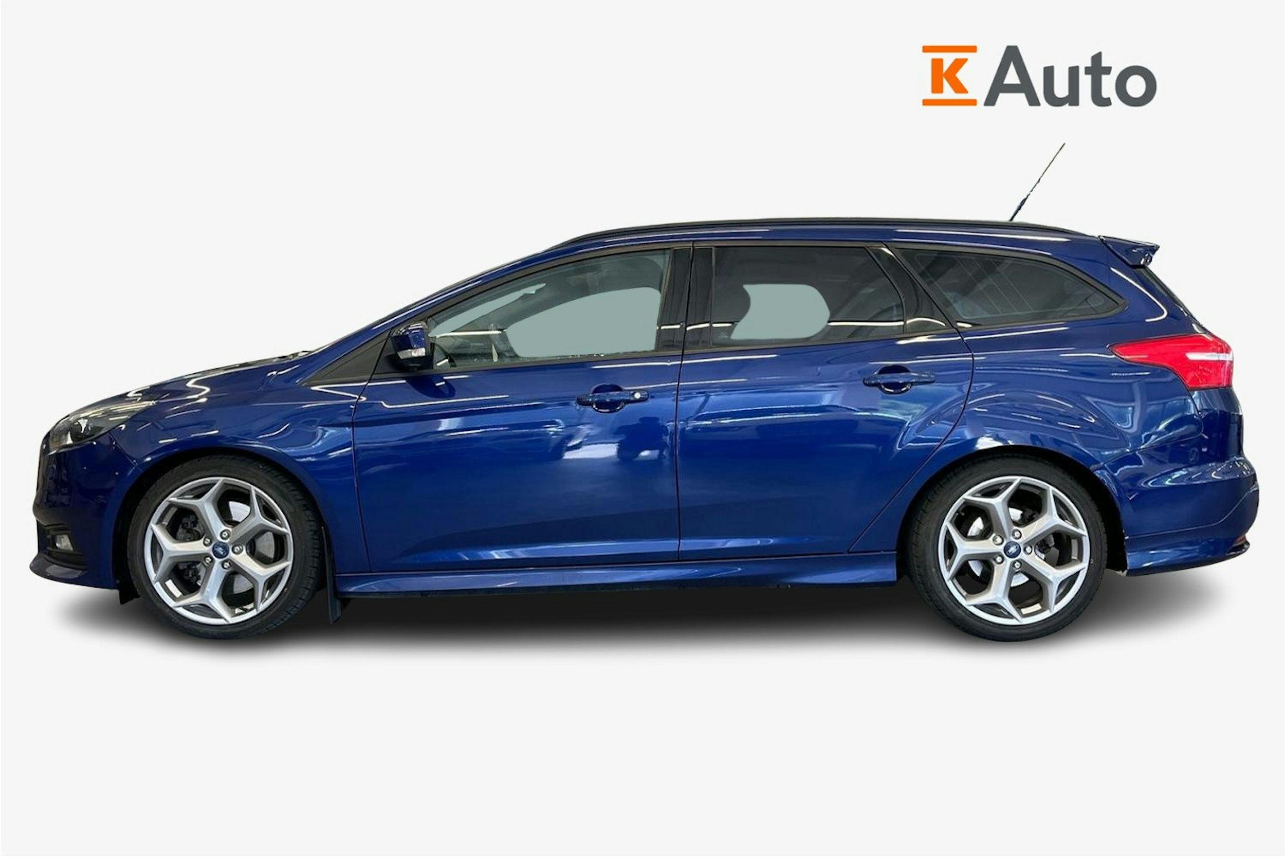 sininen Ford Focus 2017 kuva 5.