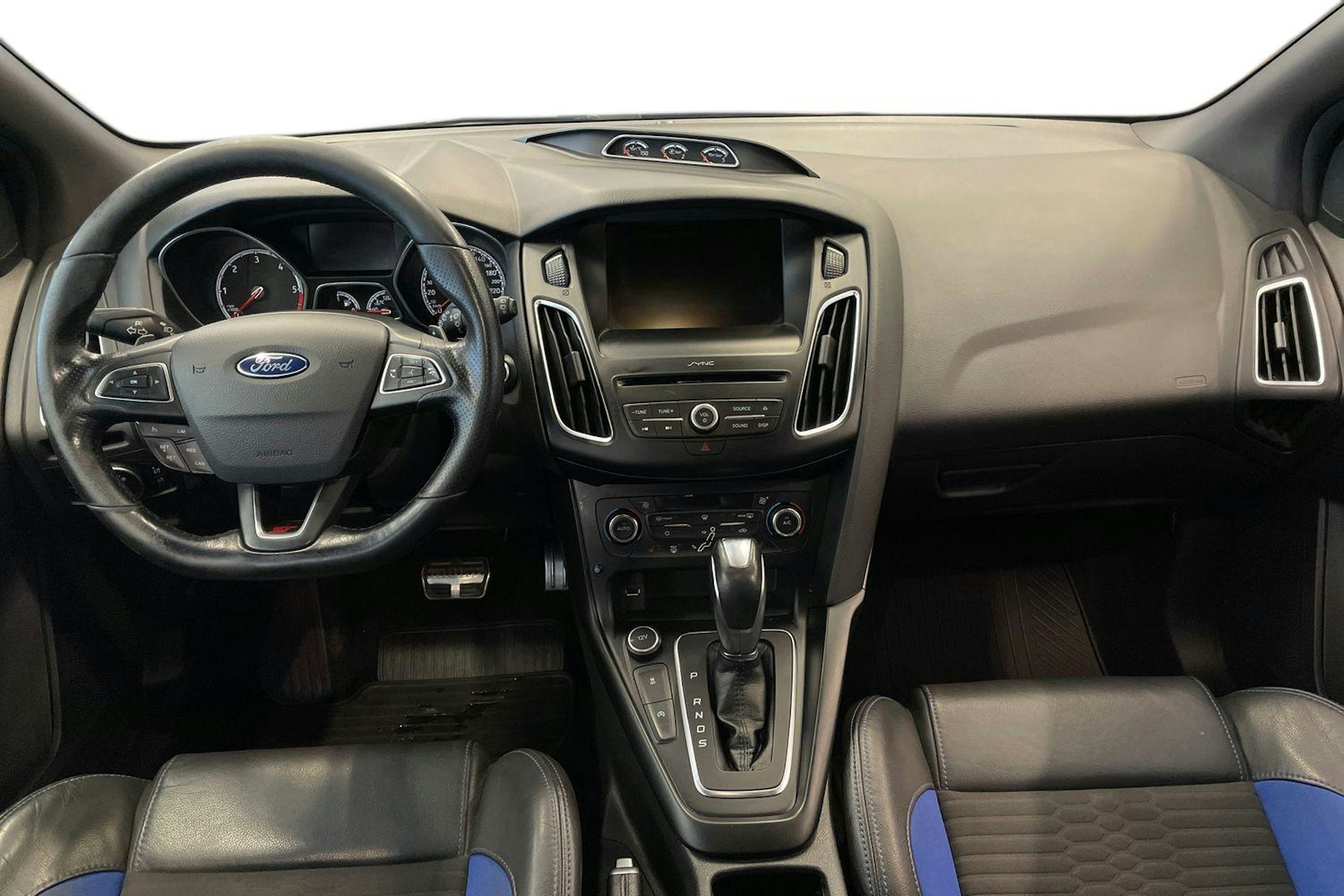 sininen Ford Focus 2017 kuva 7.