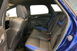 sininen Ford Focus 2017 kuva 8.