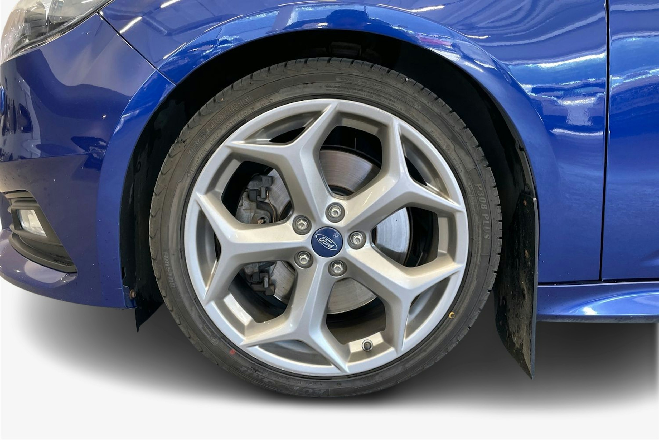 sininen Ford Focus 2017 kuva 9.