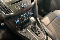 sininen Ford Focus 2017 kuva 13.