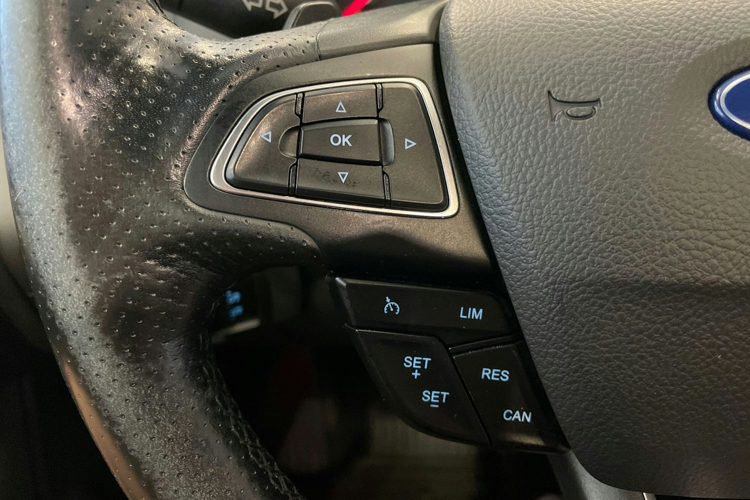 sininen Ford Focus 2017 kuva 14.