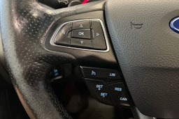 sininen Ford Focus 2017 kuva 14.