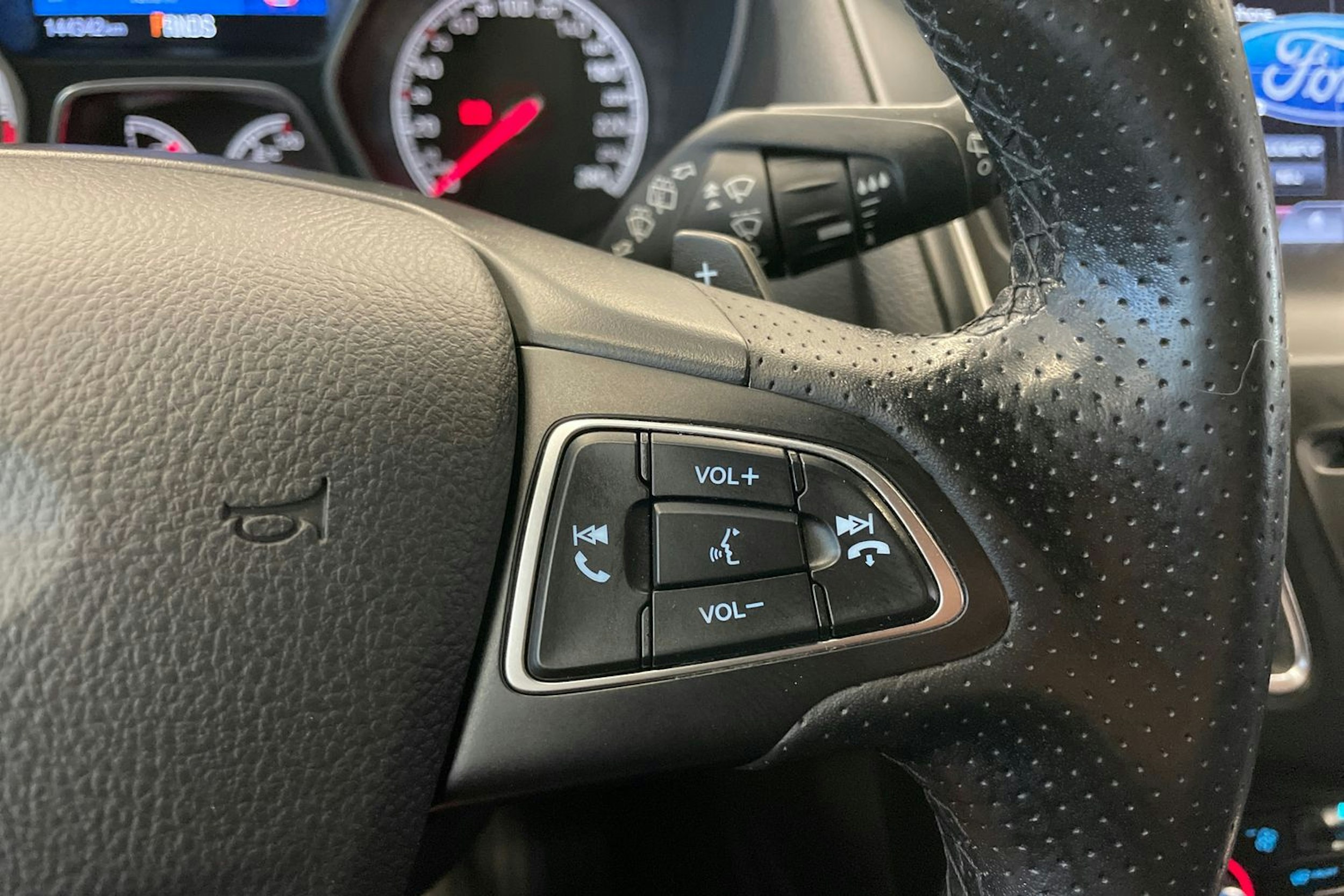 sininen Ford Focus 2017 kuva 15.