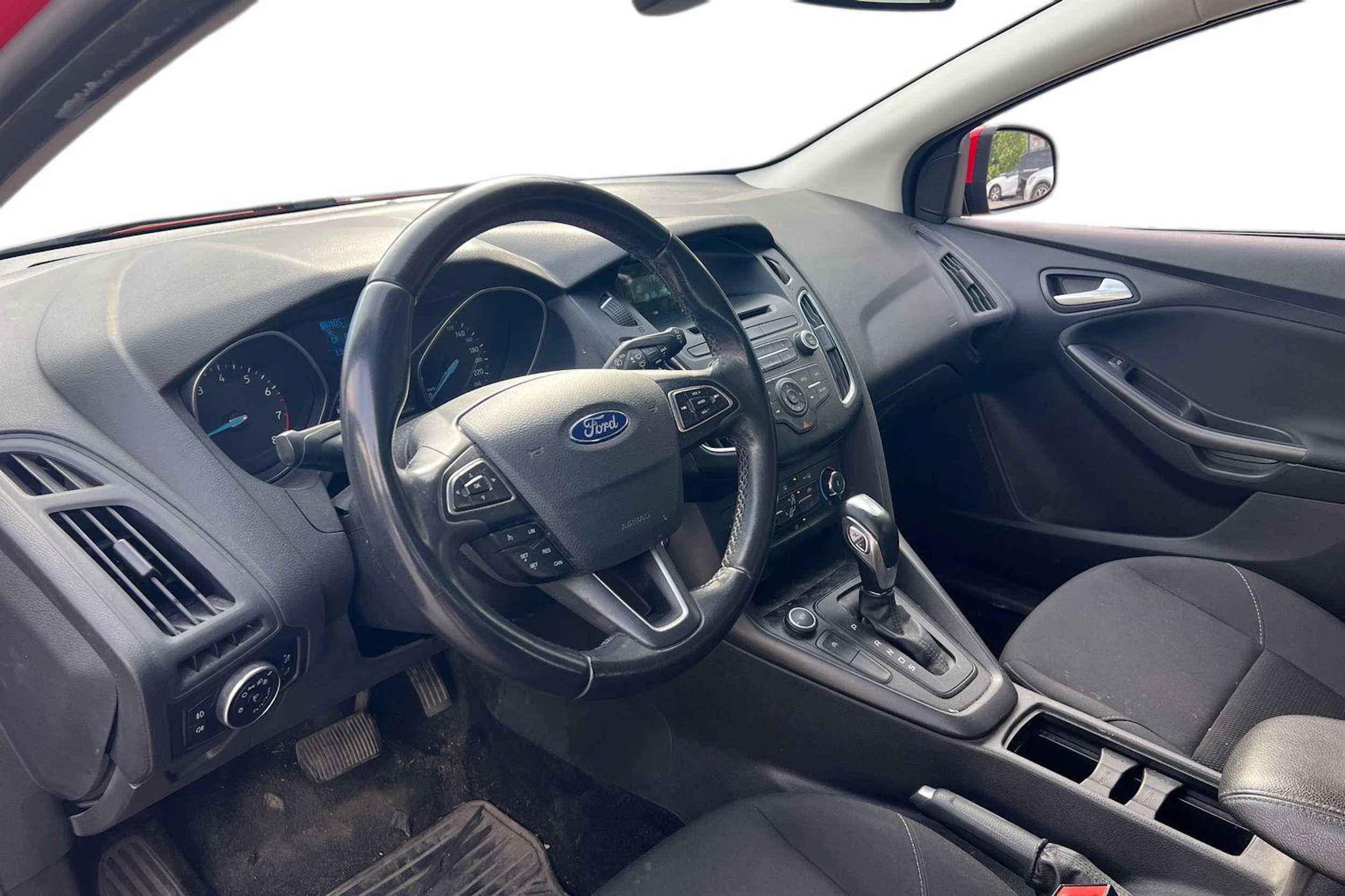punainen Ford Focus 2017 kuva 3.