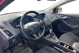 punainen Ford Focus 2017 kuva 3.