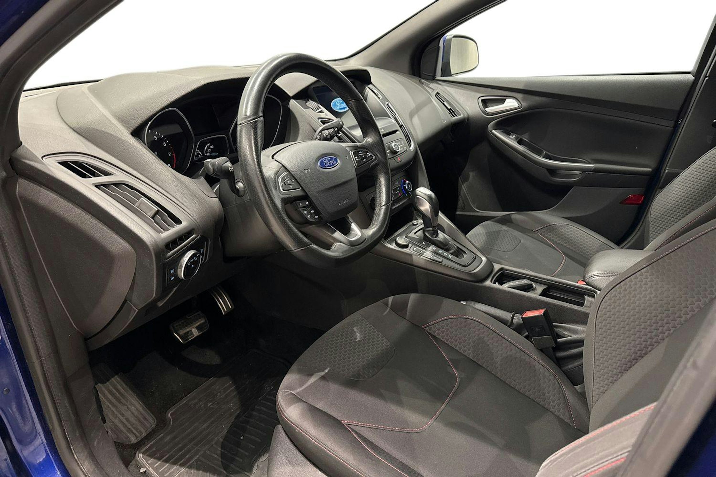 met. sininen Ford Focus 2017 kuva 7.