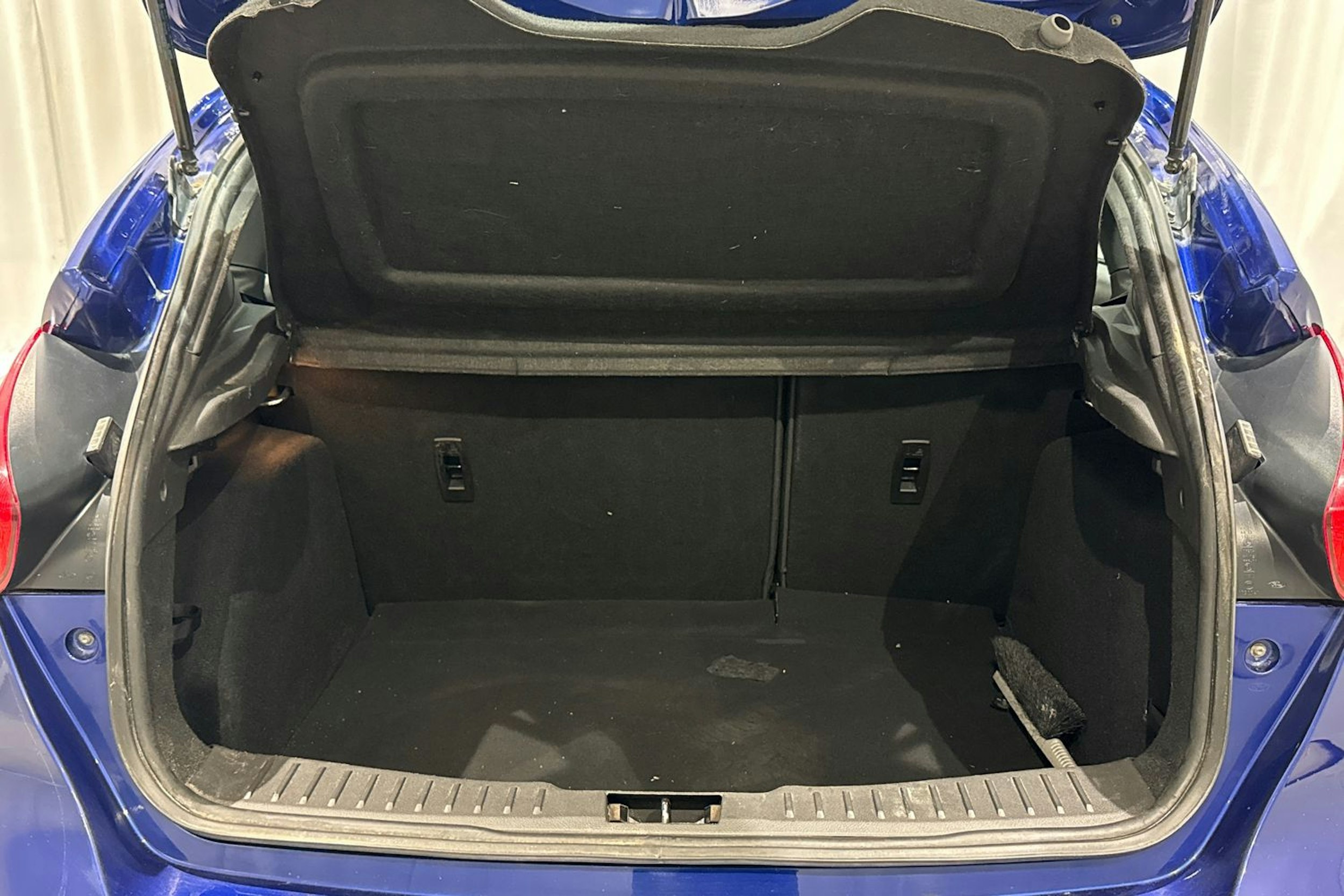met. sininen Ford Focus 2017 kuva 15.