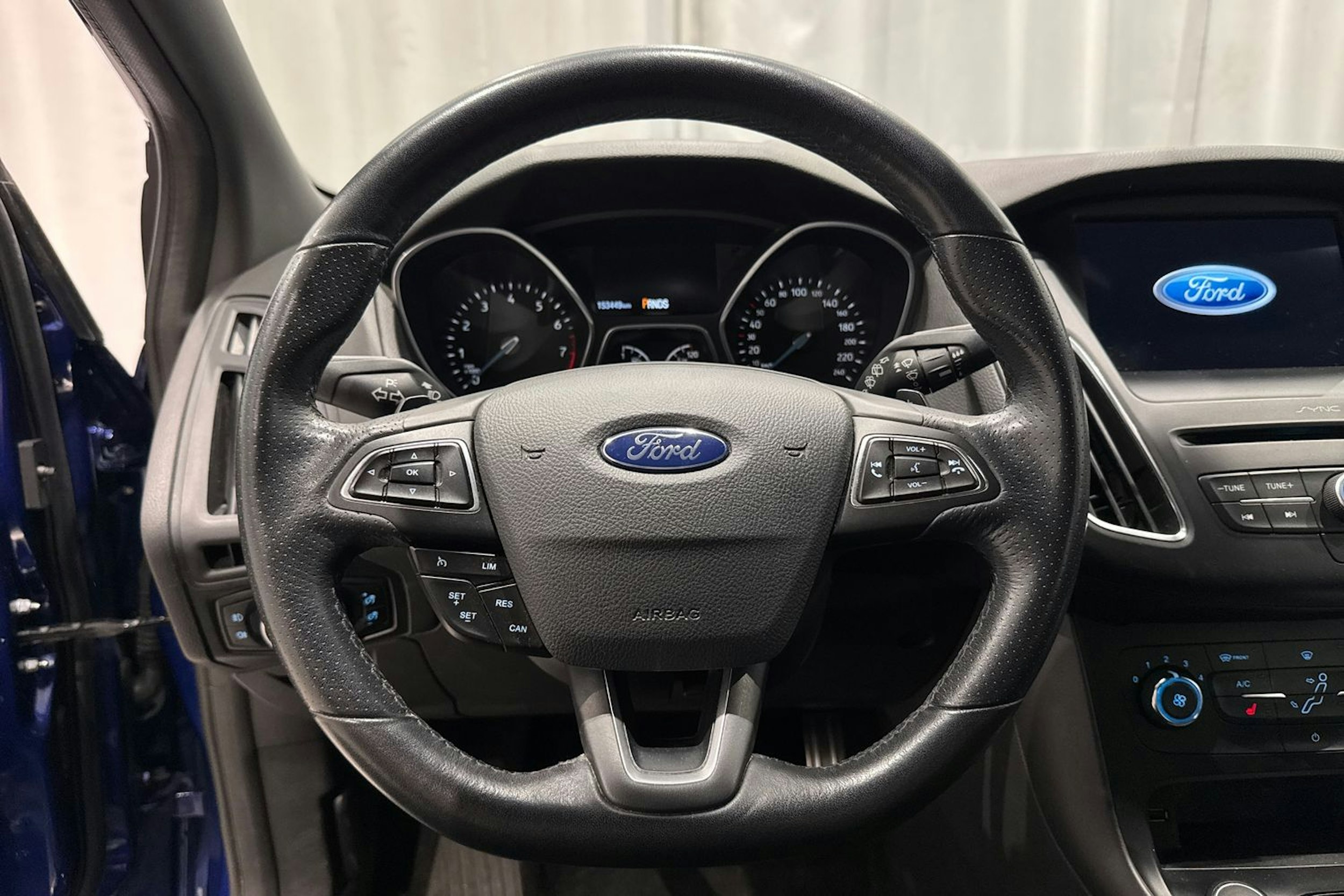 met. sininen Ford Focus 2017 kuva 16.