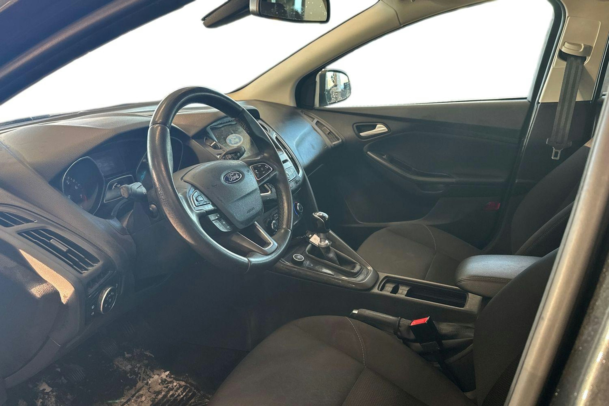 harmaa Ford Focus 2017 kuva 3.