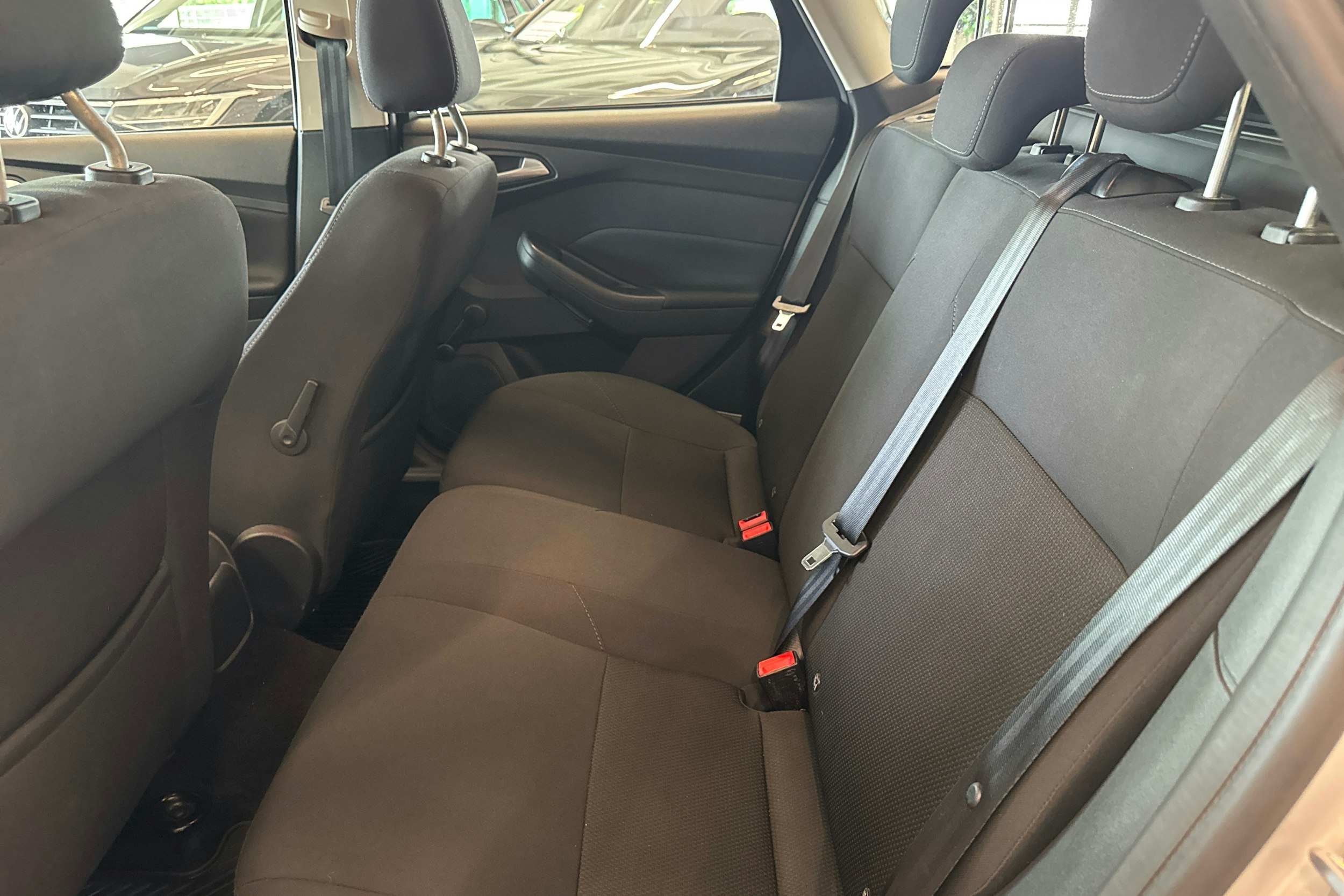 Harmaa Ford FOCUS 2017 kuva 8.