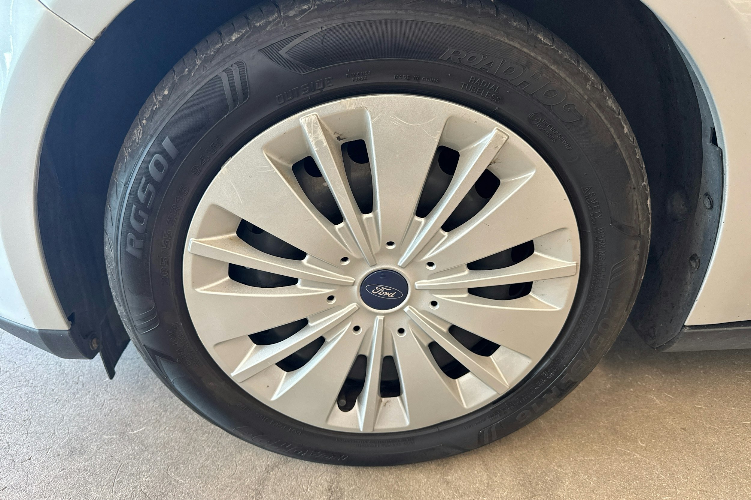 Harmaa Ford FOCUS 2017 kuva 9.