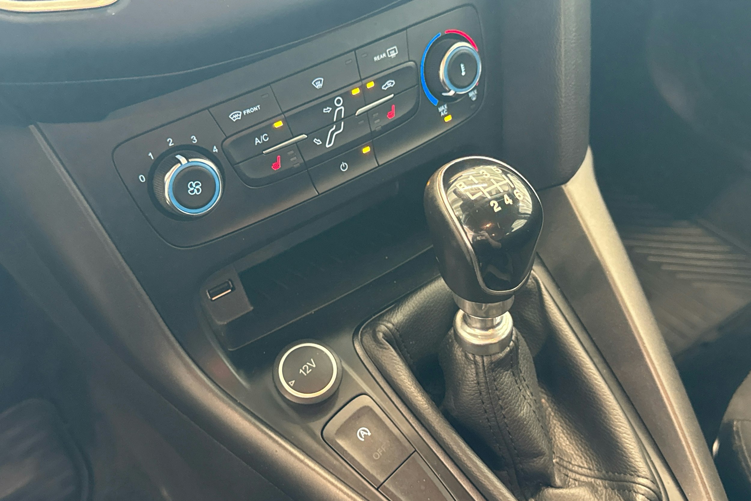 Harmaa Ford FOCUS 2017 kuva 15.
