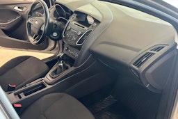 Harmaa Ford FOCUS 2017 kuva 16.
