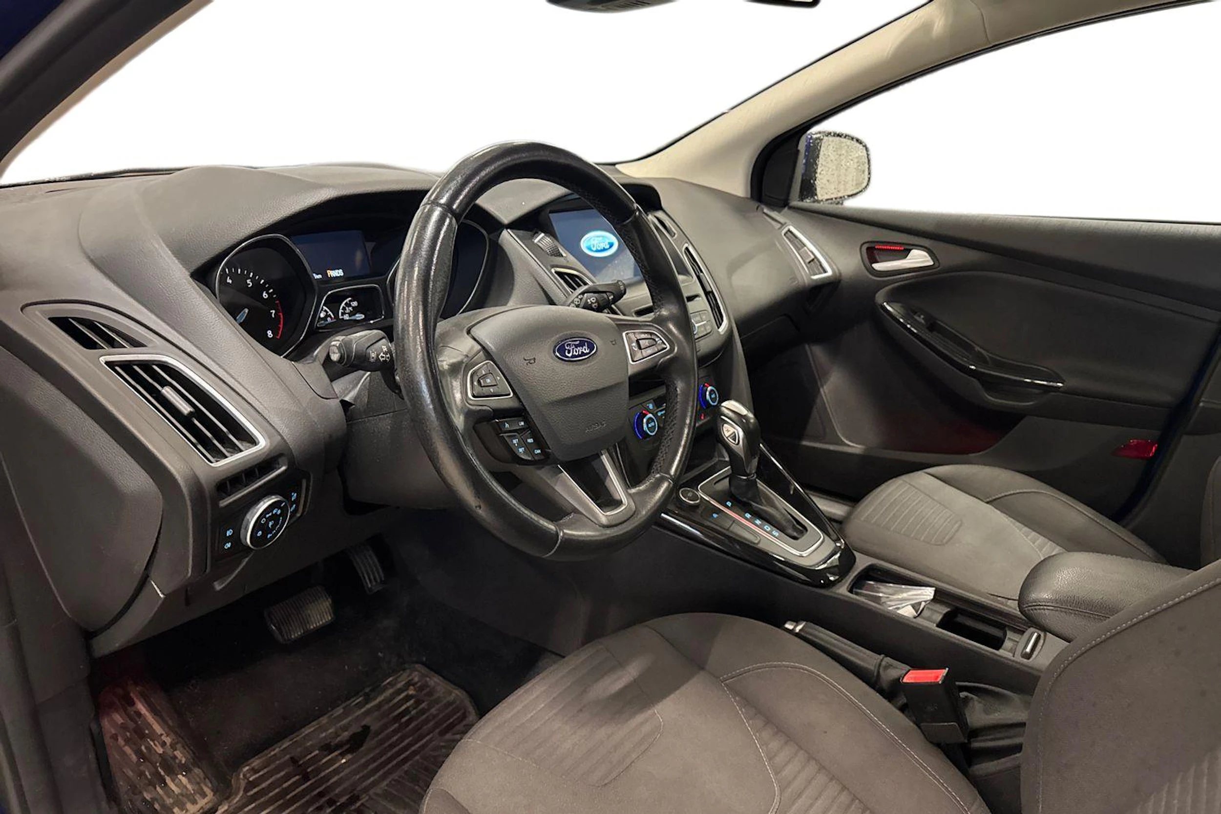 sininen Ford Focus 2017 kuva 3.
