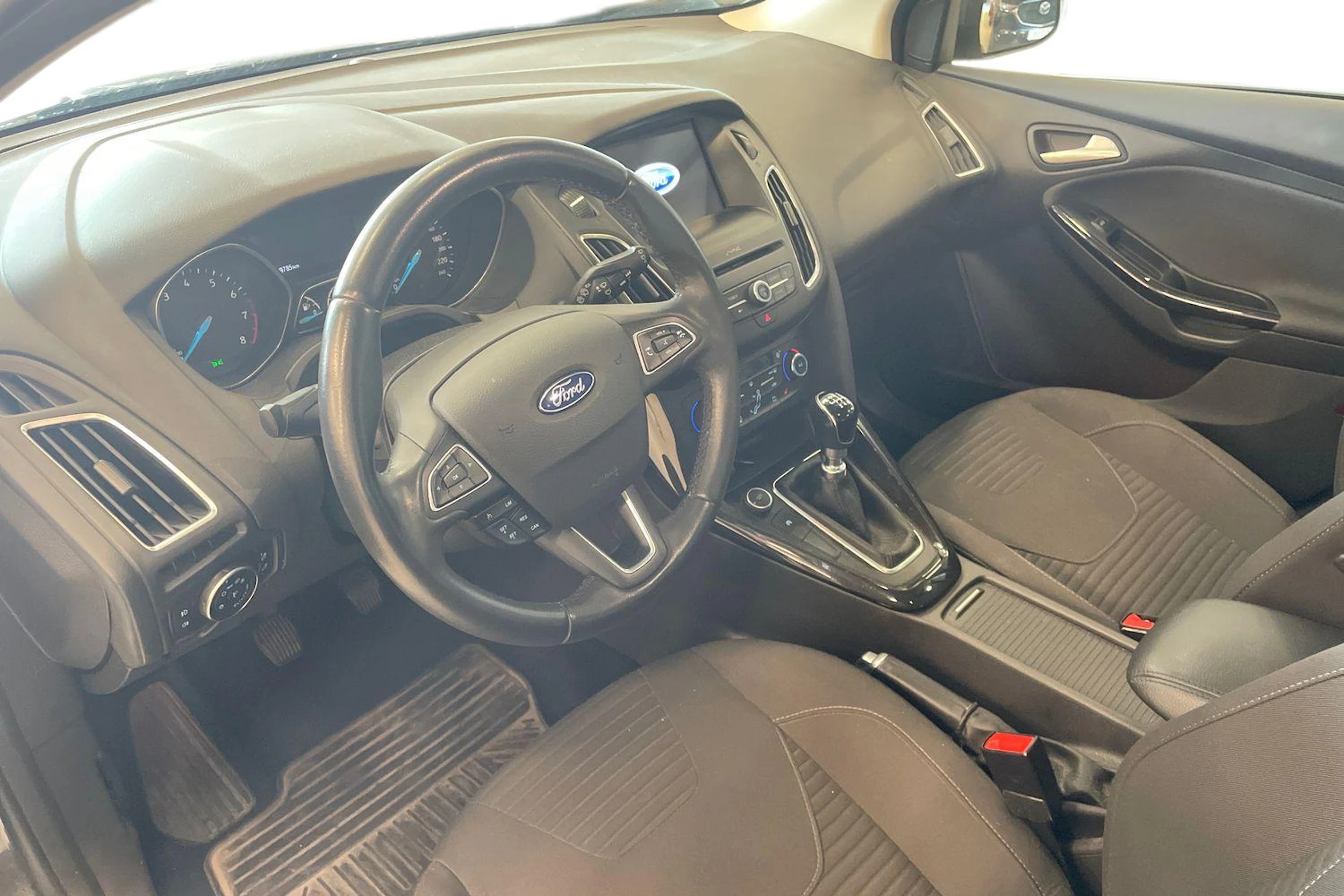 Harmaa Ford FOCUS 2017 kuva 3.