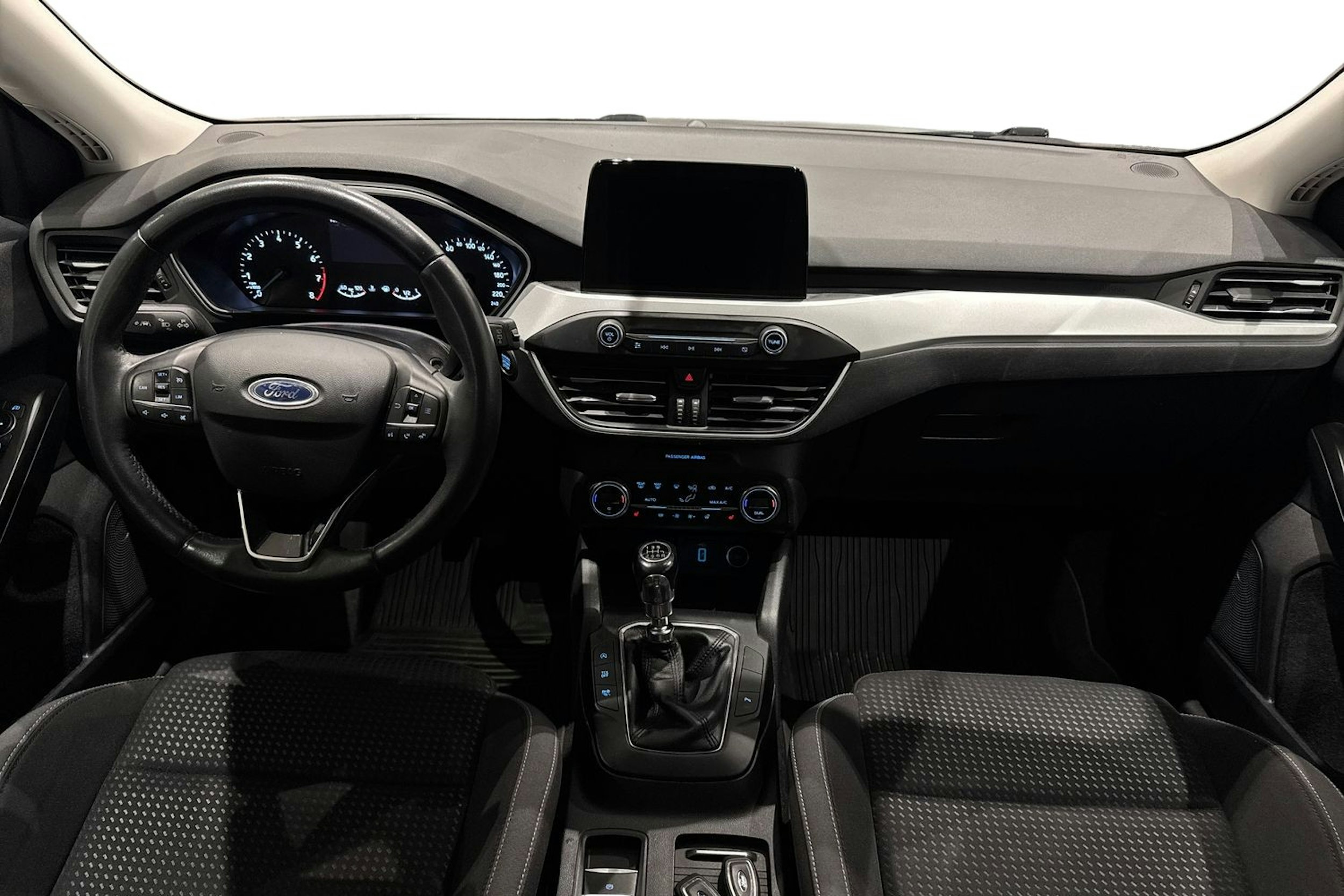 harmaa Ford Focus 2018 kuva 9.