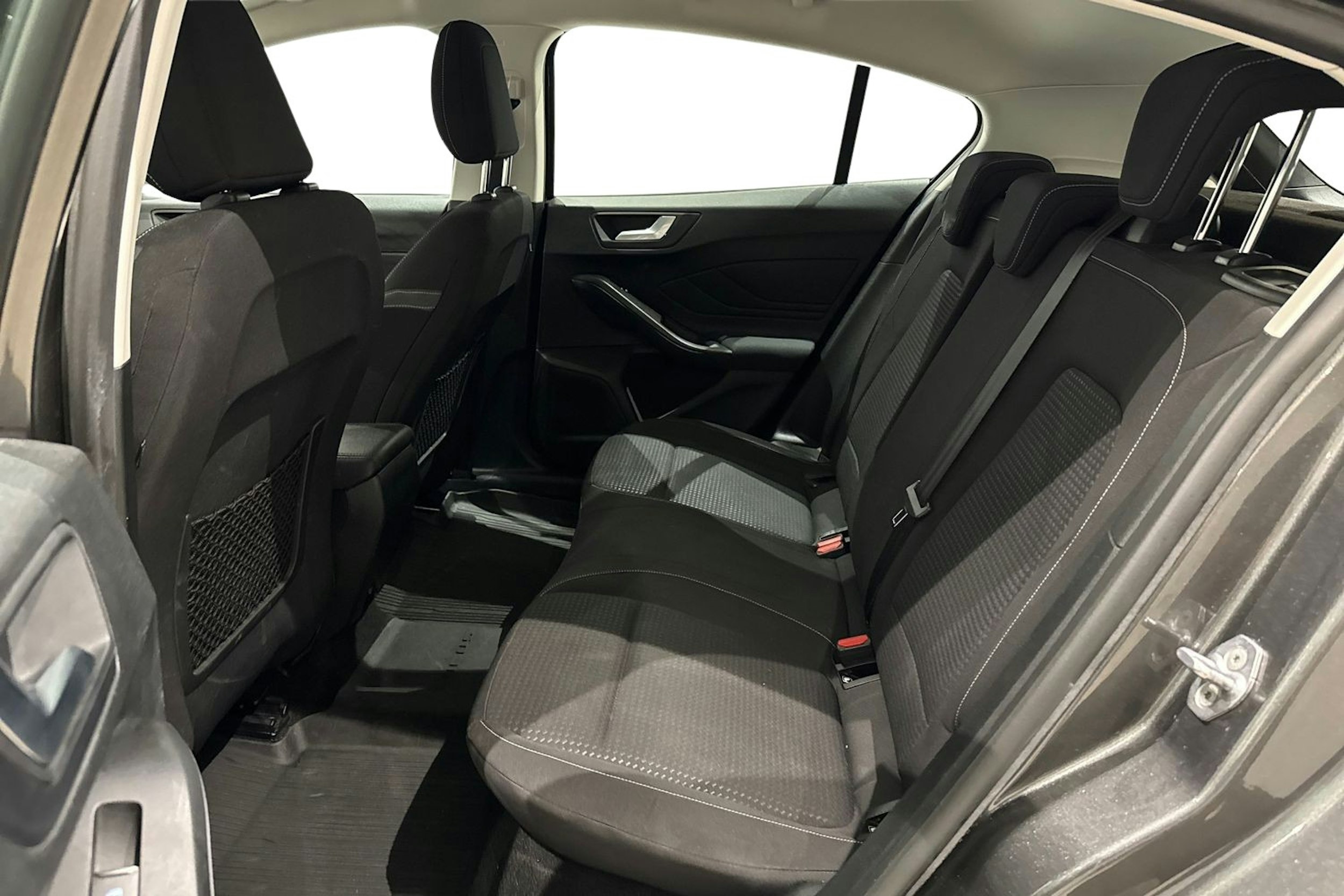 harmaa Ford Focus 2018 kuva 10.