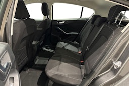 harmaa Ford Focus 2018 kuva 10.